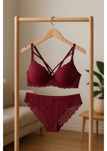 Dolgulu Çapraz Dantelli Ayarlanabilir Askı Sütyen Külot Iç Çamaşır Takımı