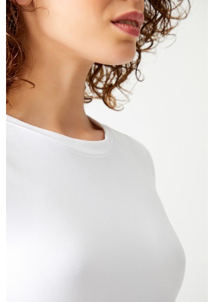 Beyaz Seamless Yumuşak Dokulu Spor T-Shirt Crop Top modelleri