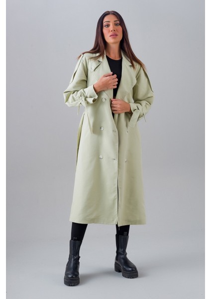 Şık Taş Rengi Düğmeli Trençkot – Rahat ve Modern Kesim