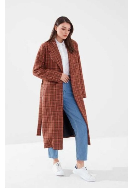Kadın Oversize Trençkot – Kahverengi Ekose Desenli, Şık ve Modern fiyatları