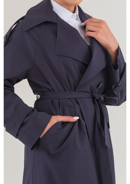 Şık Taş Rengi Düğmeli Trençkot – Rahat ve Modern Kesim