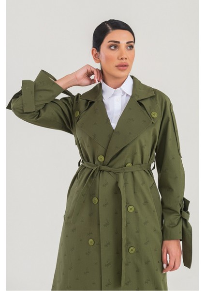 Şık Taş Rengi Düğmeli Trençkot – Rahat ve Modern Kesim