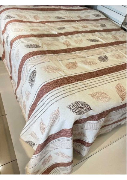 Kahverengi Yaprak Desenli Tek Kişilik Pike – 160X240 cm | Doğal Tonlarda Şıklık ve Konfor