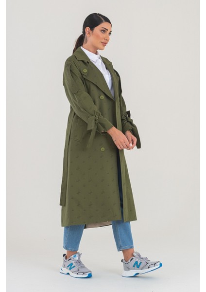 Şık Taş Rengi Düğmeli Trençkot – Rahat ve Modern Kesim