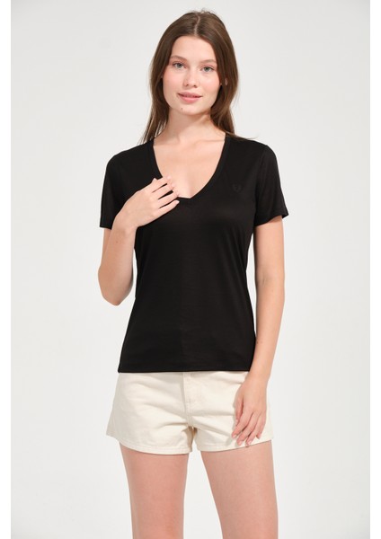 Kadın Regular Fit Tencel V Yaka Basic Tişört fırsatları