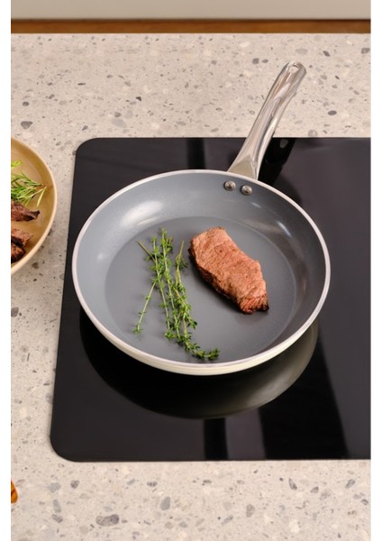 Swiss Crystal 26 cm Seramik Kaplama Düz Tava PFAS İçermeyen Üstün Yapışmaz Yüzey