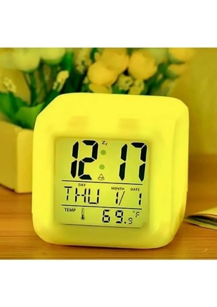 Renk Değiştiren Küp Şeklinde Dijital Masa Saati: Alarm, Termometre ve Tarih Özellikli modelleri