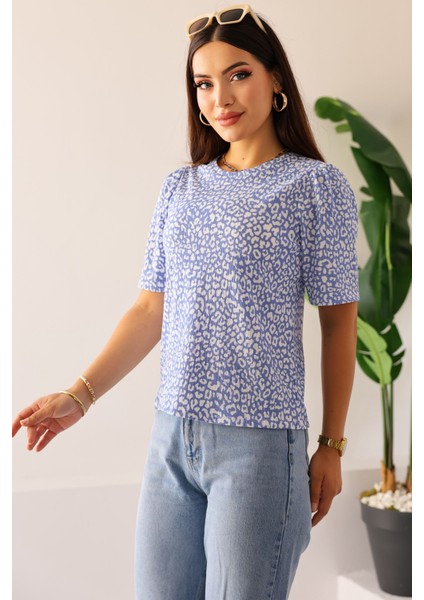 Kadın Mavi Leopar Desenli Kısa Kollu Kadın Bluz – Rahat Kesim ve Günlük Şıklık – Kadın Bluz