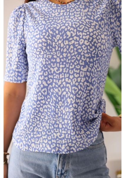 Kadın Mavi Leopar Desenli Kısa Kollu Kadın Bluz – Rahat Kesim ve Günlük Şıklık – Kadın Bluz fırsatları