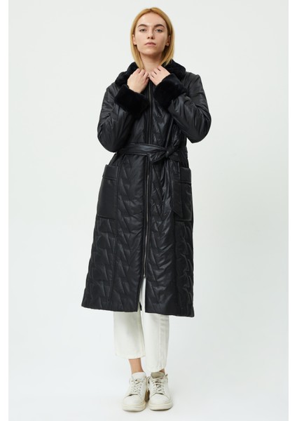 Veger Yakası ve Cebi Kürklü Beli Kuşaklı Kapitone Kaban