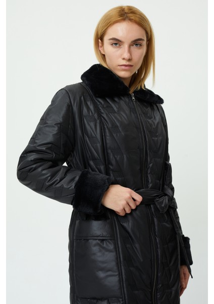 Veger Yakası ve Cebi Kürklü Beli Kuşaklı Kapitone Kaban