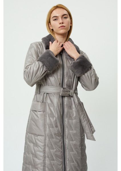 Veger Yakası ve Cebi Kürklü Beli Kuşaklı Kapitone Kaban