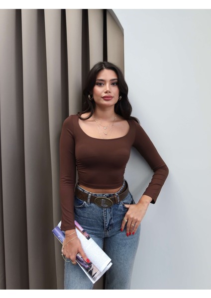 Açık Yaka Bel Büzgülü Bluz fiyatları