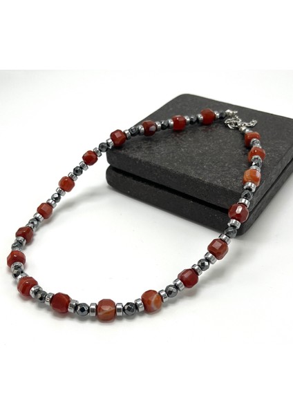 Sertifikalı Kırmızı Akik Taşı Küp Kesim Doğal Taş Çelik Kilit Sistemi 8 mm Kolye modelleri