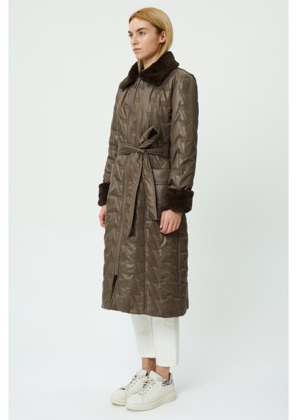 Veger Yakası ve Cebi Kürklü Beli Kuşaklı Kapitone Kaban modelleri