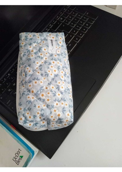 Mavi Papatya Desenli Çok Renkli Pratik Tek Gözlü Kalemlik fırsatları