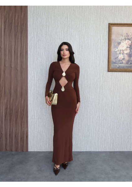 Aksesuar Dekolteli Büzgülü Uzun Elbise