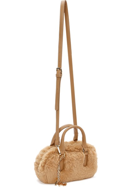 Kadın Bej Uzun Askılı Aksesuar Detaylı Peluş Mini Kol Çantası 25WBD2459PH