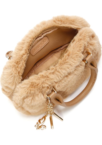 Kadın Bej Uzun Askılı Aksesuar Detaylı Peluş Mini Kol Çantası 25WBD2459PH