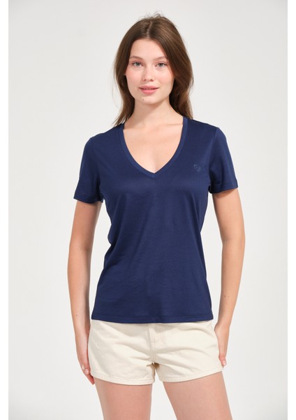 Kadın Regular Fit Tencel V Yaka Basic Tişört fırsatları