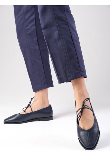 Elaine Lacivert Renk Bağcıklı Kadın Babet Ayakkabı fırsatları