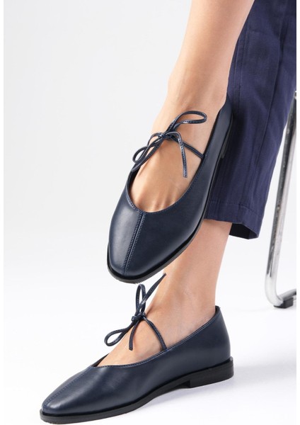 Elaine Lacivert Renk Bağcıklı Kadın Babet Ayakkabı
