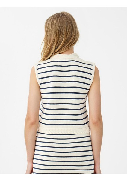 Ekru V Yaka Çizgi Desenli Düğmeli Triko Süveter indirimleri