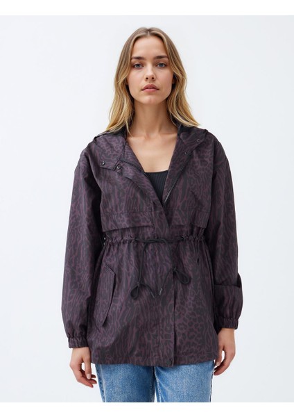 Kahverengi Beli Bağcıklı Kapüşonlu Leopar Desenli Yağmurluk