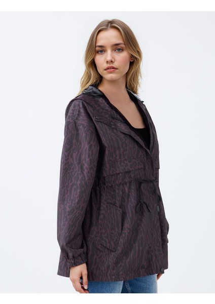 Kahverengi Beli Bağcıklı Kapüşonlu Leopar Desenli Yağmurluk fırsatları