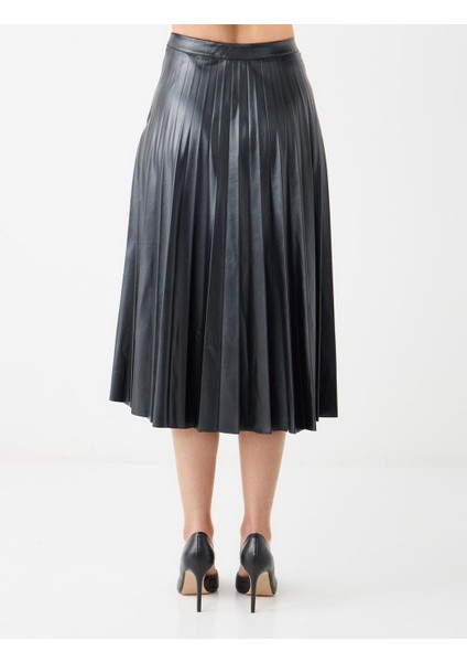 Siyah Deri Görünümlü Piliseli Normal Bel Midi Etek indirimleri