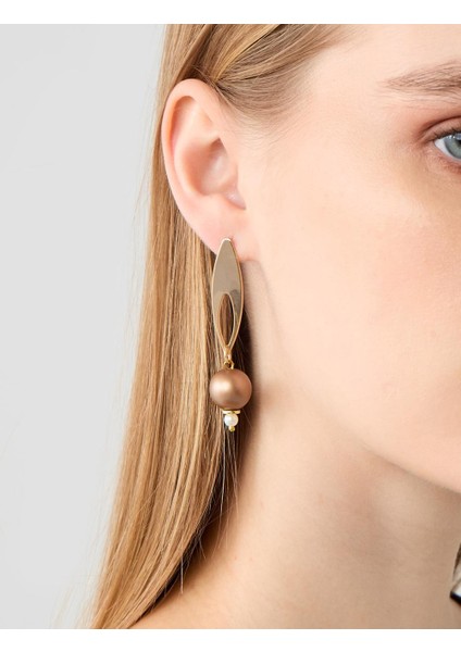 Gümüş Rengi Inci Detaylı Asimetrik Figürlü Sallanan Küpe