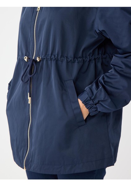 Lacivert Su Itici Özellikli Rüzgar Geçirmez Yağmurluk indirimleri