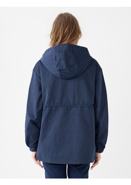 Lacivert Su Itici Özellikli Rüzgar Geçirmez Yağmurluk