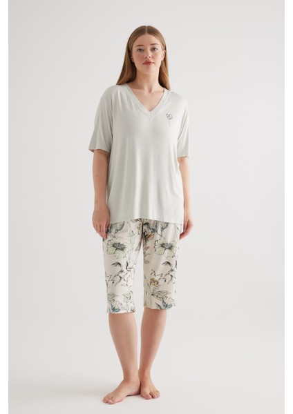 Kadın Plus Size Viskon V Yaka Kısa Kollu Kapri Pijama Takımı