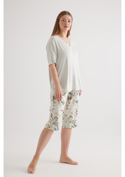 Kadın Plus Size Viskon V Yaka Kısa Kollu Kapri Pijama Takımı fiyatları