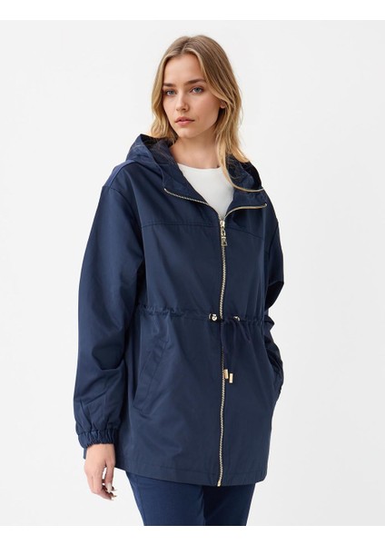 Lacivert Su Itici Özellikli Rüzgar Geçirmez Yağmurluk fırsatları