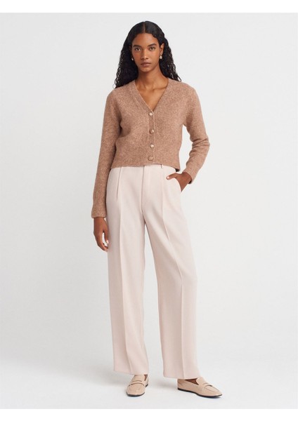 60273 V Yaka Düğmeli Triko Hırka