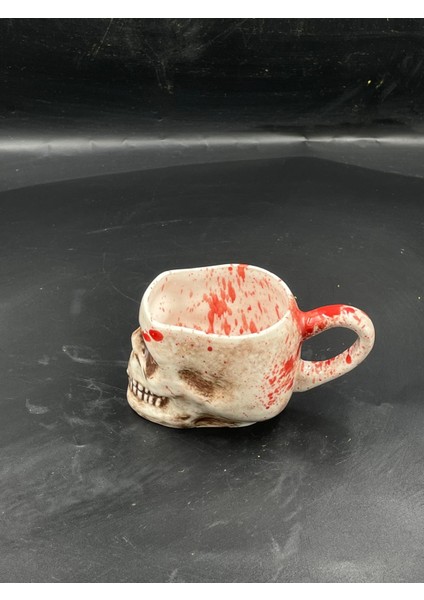 El Yapımı Kuru Kafa Seramik Espresso Bardağı – 150 ml | Siyah & Kırmızı | Dekoratif & Kullanışlı