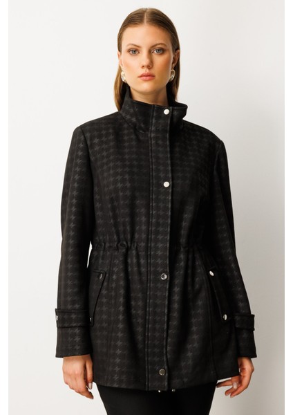 Kadın Büyük Beden Beli Lastikli Kazayağı Desenli Trenç 7541 Siyah