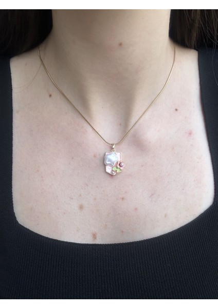 Pembe Detaylı Gold Sanat Kolye