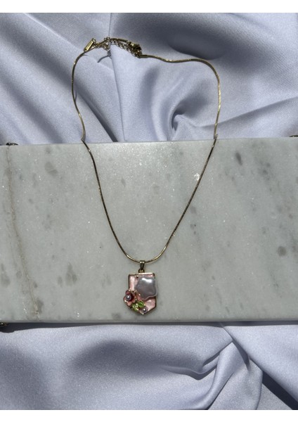 Pembe Detaylı Gold Sanat Kolye fiyatları