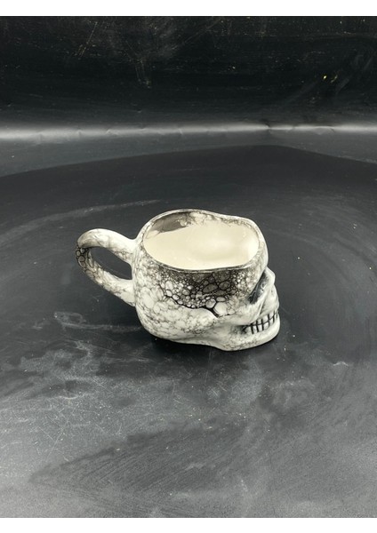 El Yapımı Kuru Kafa Seramik Espresso Bardağı – 150 ml | Siyah & Kırmızı | Dekoratif & Kullanışlı