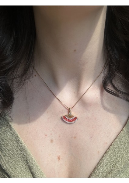 Kırmızı Yelpaze Detaylı Kolye