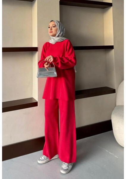 Tesettür Üç Iplik Eşofman Takımı - Sweatshirt ve Geniş Paça Pantolon, Normal ve Büyük Beden