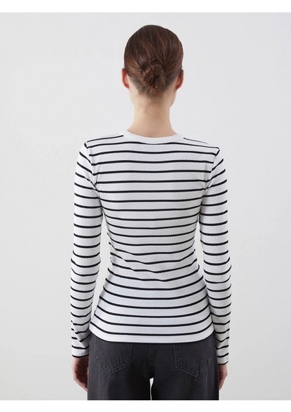 Lcwaıkıkı Classic Beyaz Bisiklet Yaka Çizgili Kadın Tişört fırsatları