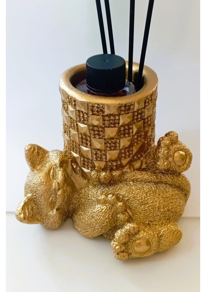 Pudra Kokulu Oda Kokusu – Altın Renk Kedi Biblo Tasarım 100 ml Çubuklu