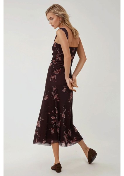 Kadın Kalp Yaka Desenli Maxi Elbise Brown