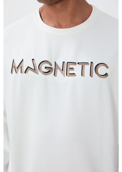 Ekru Yazı Nakışlı O Yaka Rahat Form İçi Polarlı Erkek Sweatshirt - 88020