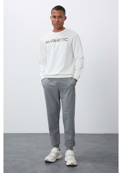 Ekru Yazı Nakışlı O Yaka Rahat Form İçi Polarlı Erkek Sweatshirt - 88020