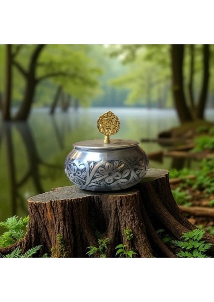 - El Işlemeli Oyma Bakır Şekerlik – Kapaklı Yaprak Desenli Nikel Kaplama Şekerdanlık | El Dövmesi Otantik Sunum Kabı, Lokumluk & Hediyelik indirimleri